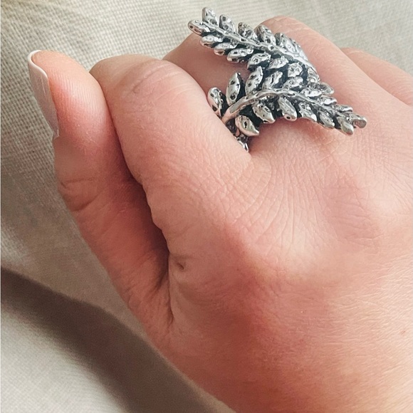 Statement Ring Leaf Ring Antique Silver Stretch Ring - Picture 7 of 7